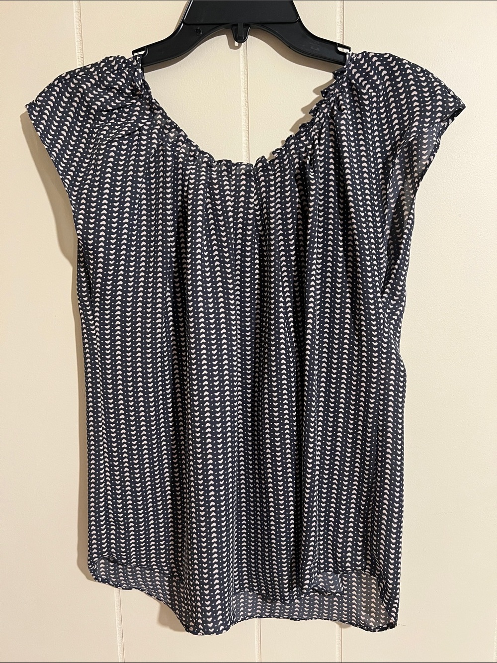 NWOT LC Lauren Conrad Black and White Tiny Heart Print Cap Sleeve Blouse Size M